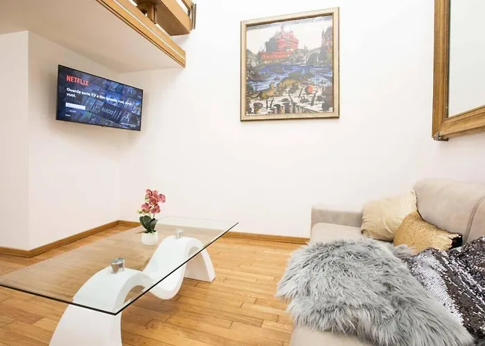 Navona Suite - Split Level with Jacuzzi